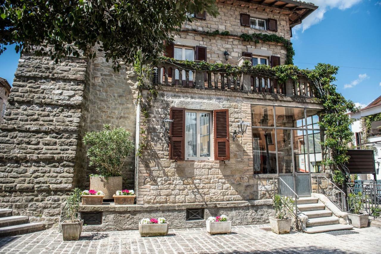 La Rosa Di Francesco Inn Valfabbrica Exterior foto